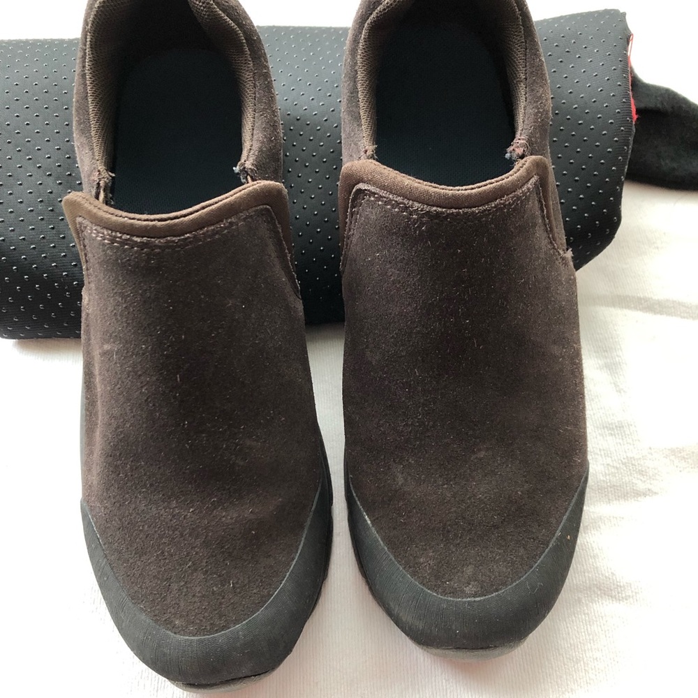 Lands end brown suede slip on shoes. Youth size 6. Gently worn. V good condition